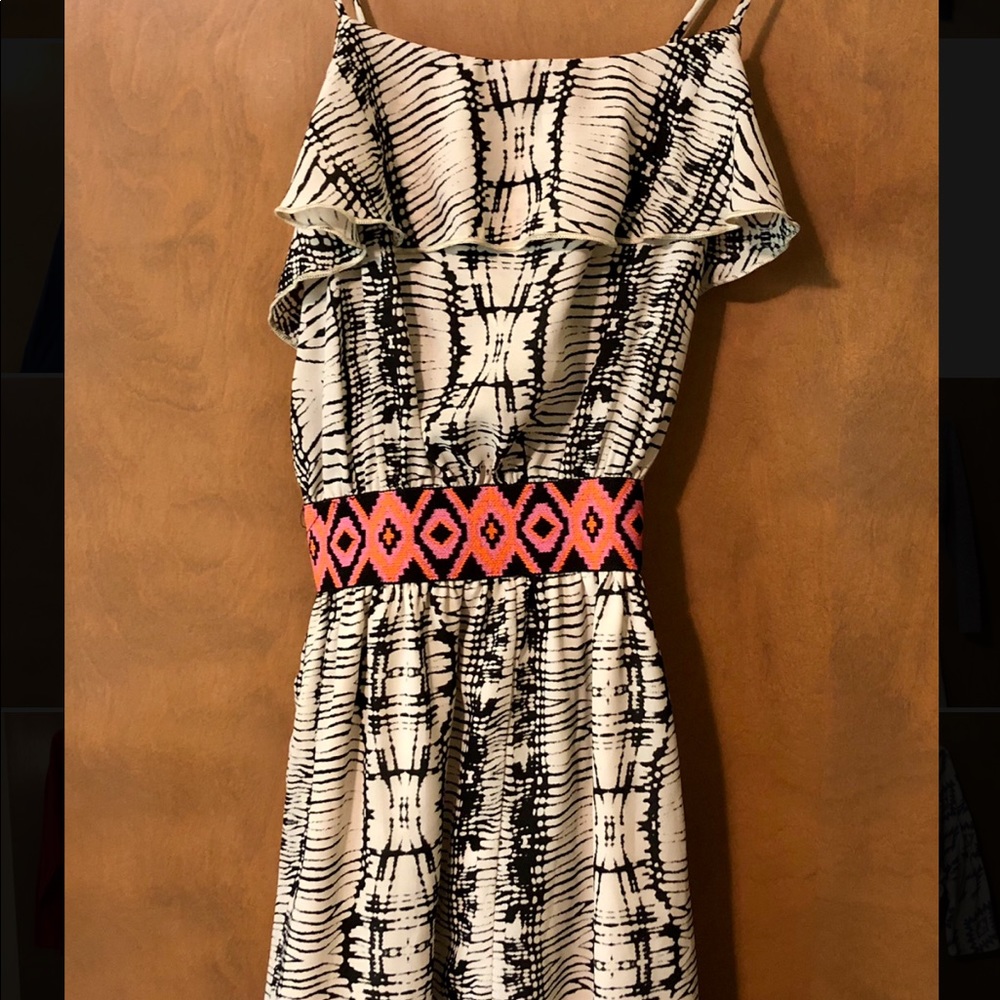 Patterned Freeway Romper - Picture 2 of 3